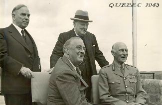 Mackenzie King, Churchill, Roosevelt et Montgomery.
