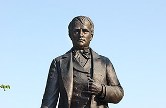 Le monument Louis-Hippolyte-LaFontaine.
