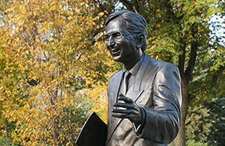 Le monument Robert-Bourassa.